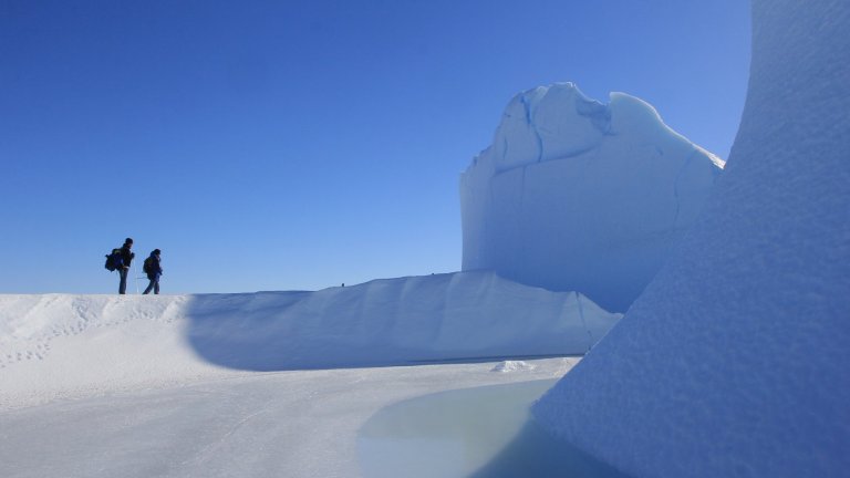Icebergs sur la banquise, au large de la base Dumont d’Urville, en Antarctique, en février 2015.