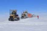 Convoi du raid ASUMA au milieu du continent Antarctique